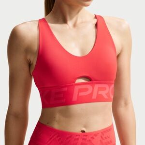 Nike Pro Indy Plunge in light crimson